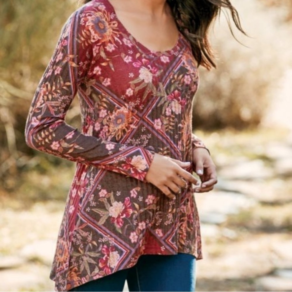 Soft surrounding floral long sleeve blouse